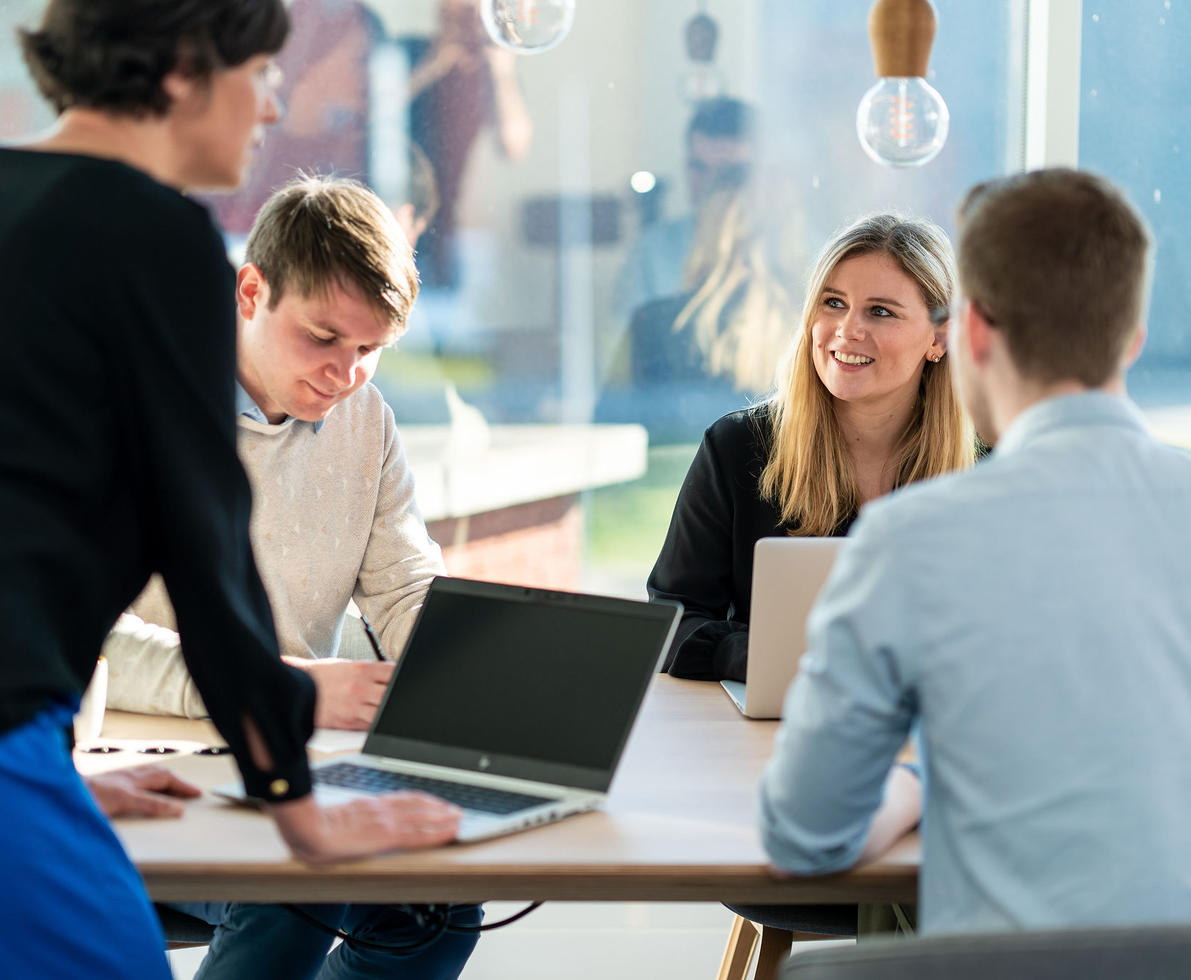 4 colleagues in a meeting