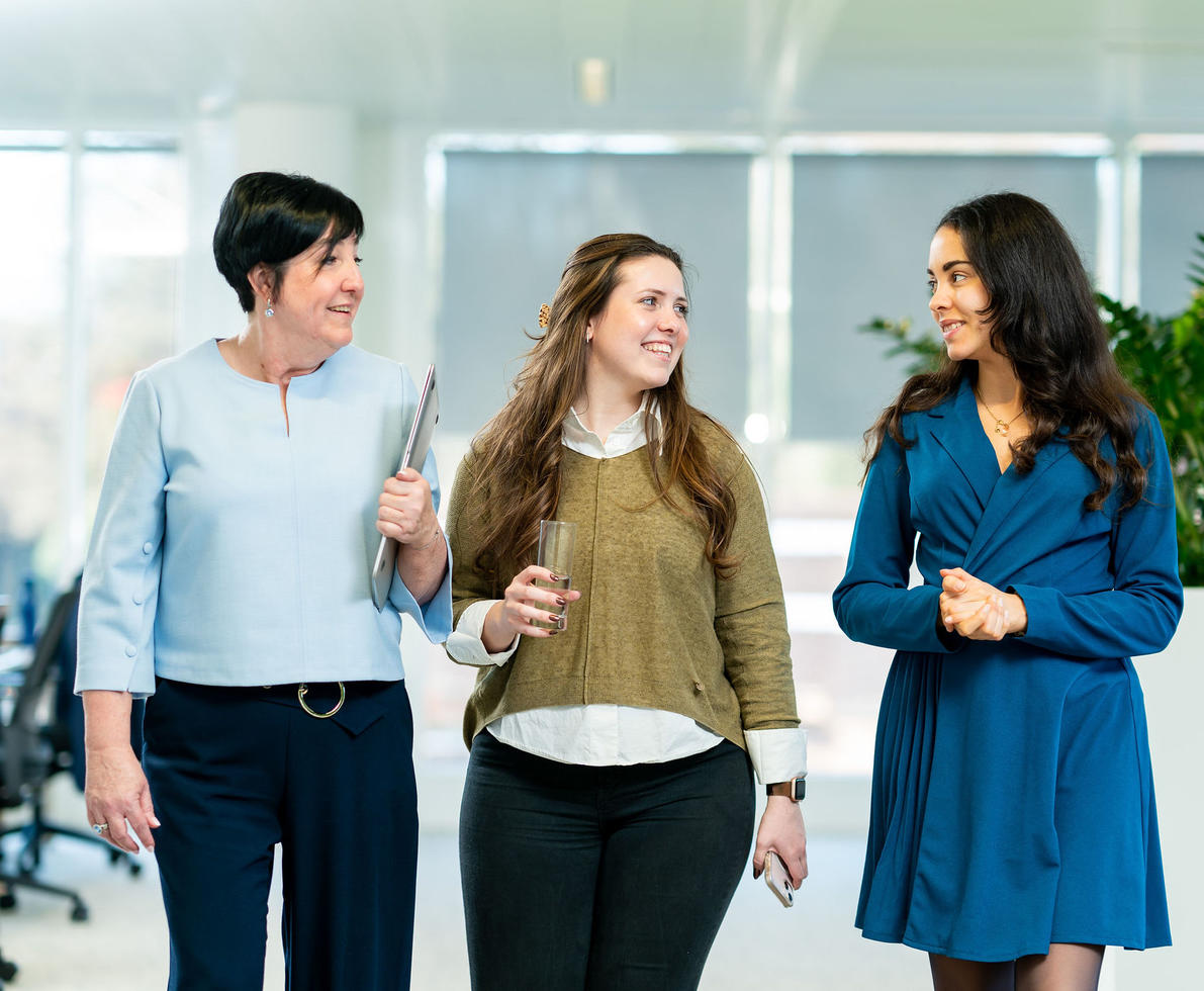 female colleagues talking